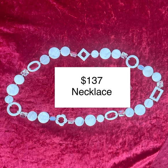 Mother of Pearl Necklace and Earrings set - Picture 8 of 9